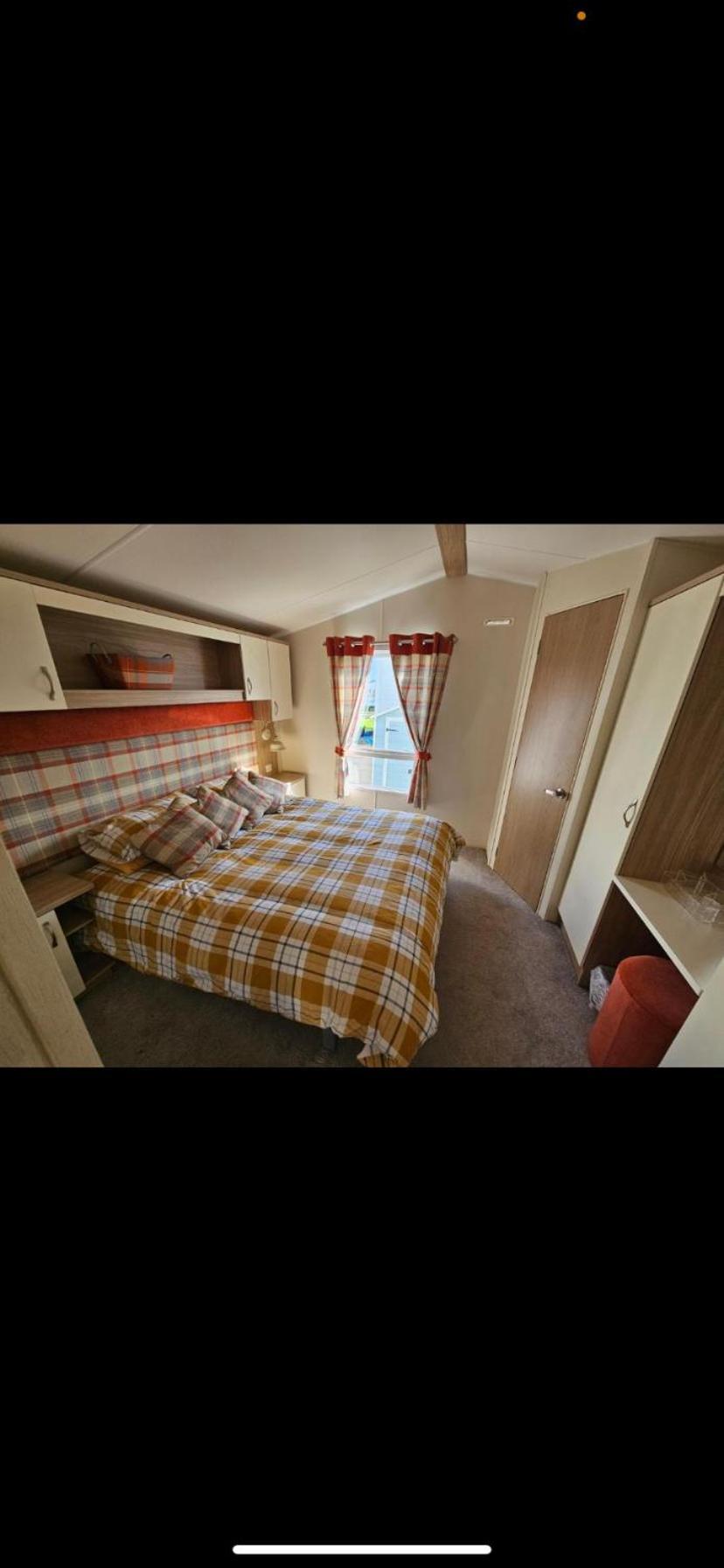 Caravan Chestnut Aparthotel Meliden Exterior photo
